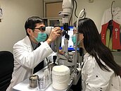 遠距教學　1學童近視飆500度