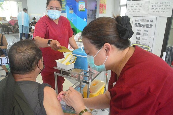 台東縣府向中央申請莫德納疫苗未獲核撥,反而未申請的台北、高雄、台中和屏東獲得疫苗,縣府非常困惑。圖/聯合報資料照片