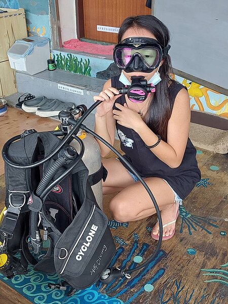 8/3起有條件開放水域遊憩活動,游泳、浮潛仍禁止。圖/新北市觀旅局提供