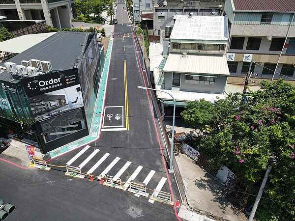 土城中央路二段21巷打通至學府路二段道路,將有效紓解附近住宅區上下班尖峰時刻的壅塞問題。圖/新北市政府提供