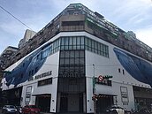 無懼時代痕跡！西門町「爭議老大樓」仍具身價