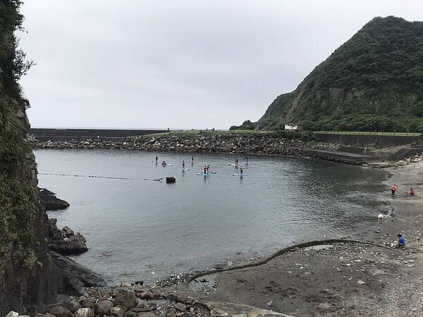 宜蘭縣管水域、海域遊憩活動3日起鬆綁,包含衝浪、水肺潛水、獨木舟、立式划槳。圖為豆腐岬。圖/工旅處提供