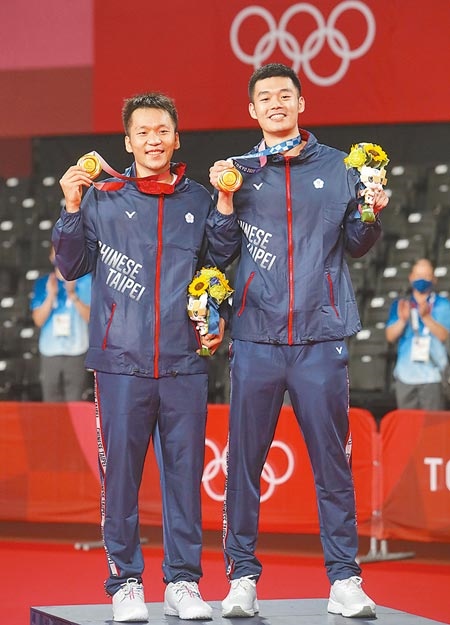 東京奧運羽球男子雙打，中華隊選手王齊麟（右）與李洋（左）拿下金牌。圖／中時資料照片