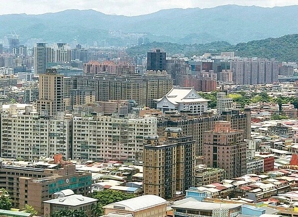 受疫情干擾,單季新屋市場出現推案量、成交量「雙降」。 報系資料照