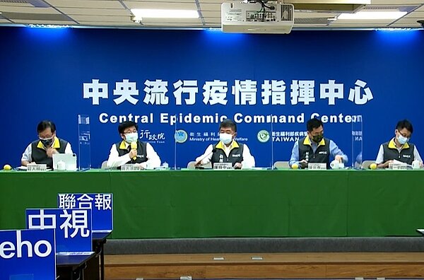 中央疫情指揮中心說明5日本土疫情狀況。圖/疾管署直播