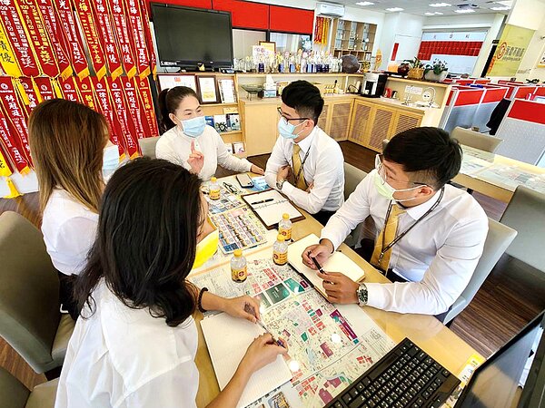 永慶不動產新竹家樂城加盟店在集團資源奧援下,上半年2店總業績已是去年同期的2.5倍。永慶房產集團提供