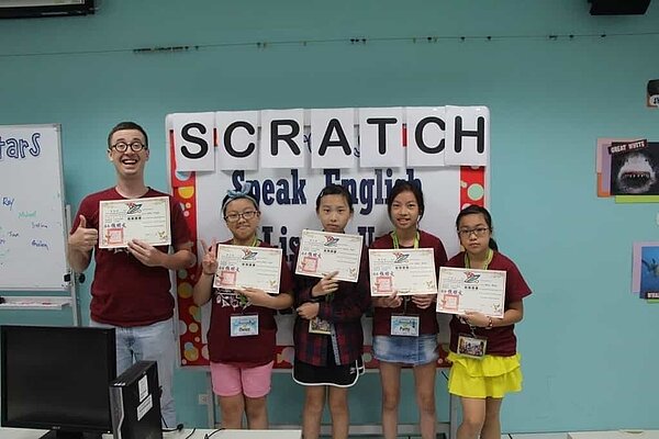 新北市英速魔法學院光復校區舉辦結業典禮。為因應2030雙語國家政策，新北市英速魔法學院「光復校區」自109學年度起停辦英速業務。圖／張明賢校長授權分享