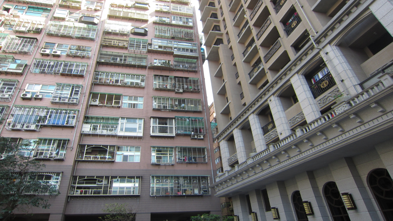 同樣地點,管委會品質維護不同房價也會有所差異。圖/郭紀子提供