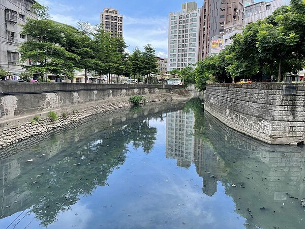 永和國小將乘載著雙和地區歷史的瓦窯溝納入校本課程，帶學生認識自己所生活的社區周遭的今昔發展。圖／攝自蔡曉萌