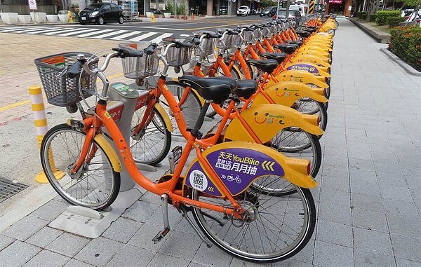 彰化1650輛YouBike退役撥各公所學校再利用。（吳敏菁攝）