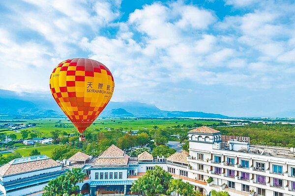 8/7至8/13入住日暉國際渡假村可獨家觀賞熱氣球。(日暉國際渡假村提供)