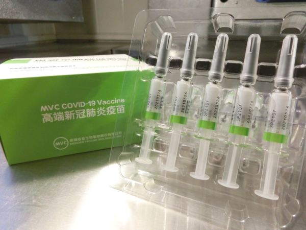 高端疫苗將於第六輪施打，目前已有五批高端疫苗完成封緘檢驗。 圖／食藥署提供