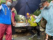 這不是地震！土石流造成彰化市民宅圍牆滑落及路基掏空