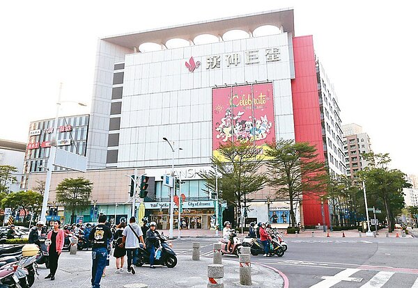 漢神巨蛋商圈具保值性，成房市重要引擎。圖／記者劉學聖攝影

