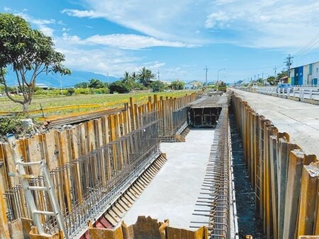 花蓮193縣道南濱路段目前正施作的第2期工程進度超前,已達38%,可望明年底前完工。圖/中時資料照