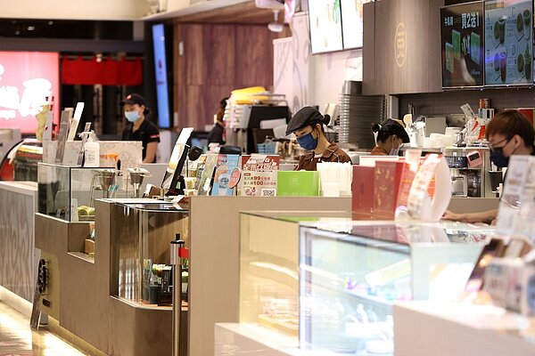 振興五倍券紙本印製要時間,知情官員透露,正研擬是否採取數位券先行,以解內需產業的燃眉之急,也鼓勵國人使用數位券。(本報系資料庫)