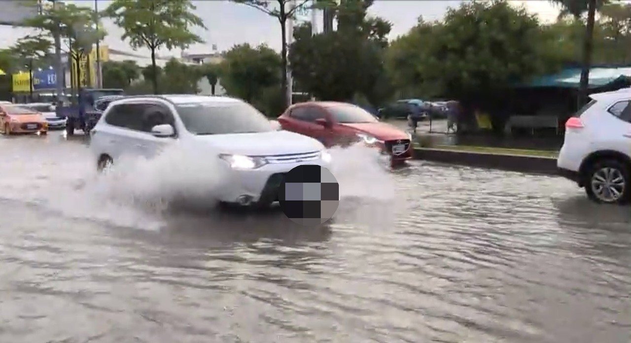 彰化縣員林市和埔心鄉交界的中山路和台76線路口，遇大雨必淹，民眾盼相關單位好好整治區域排水，免得居民長期飽受淹水之苦。圖／民眾提供