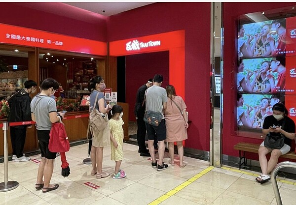 父親節各地餐廳都湧現聚餐人潮。圖/聯合資料照