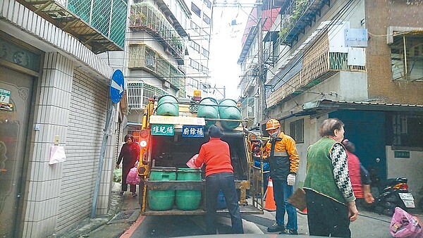 為了解決處理廚餘量能不足,新北擬與民間推動有機物處理中心,還能發電。圖/新北市環保局提供