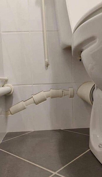 網友看到這樣的磁磚設計,都笑說像極了化石。圖/截自《木工達人研究社(裝潢、五金、工程、工具)》