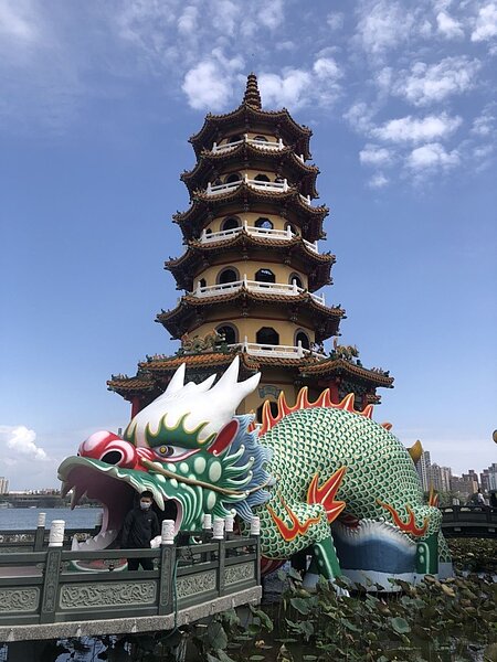 蓮池潭是高雄市重要風景區及城市地標,地方擔心若一旁蓋出大樓,將破壞景觀與天際線。聯合報系資料照片