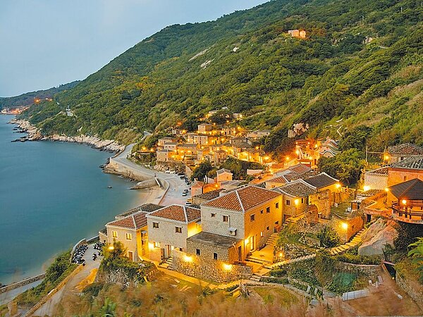 有「小希臘」美名的馬祖北竿鄉芹壁。圖/新北市觀旅局提供