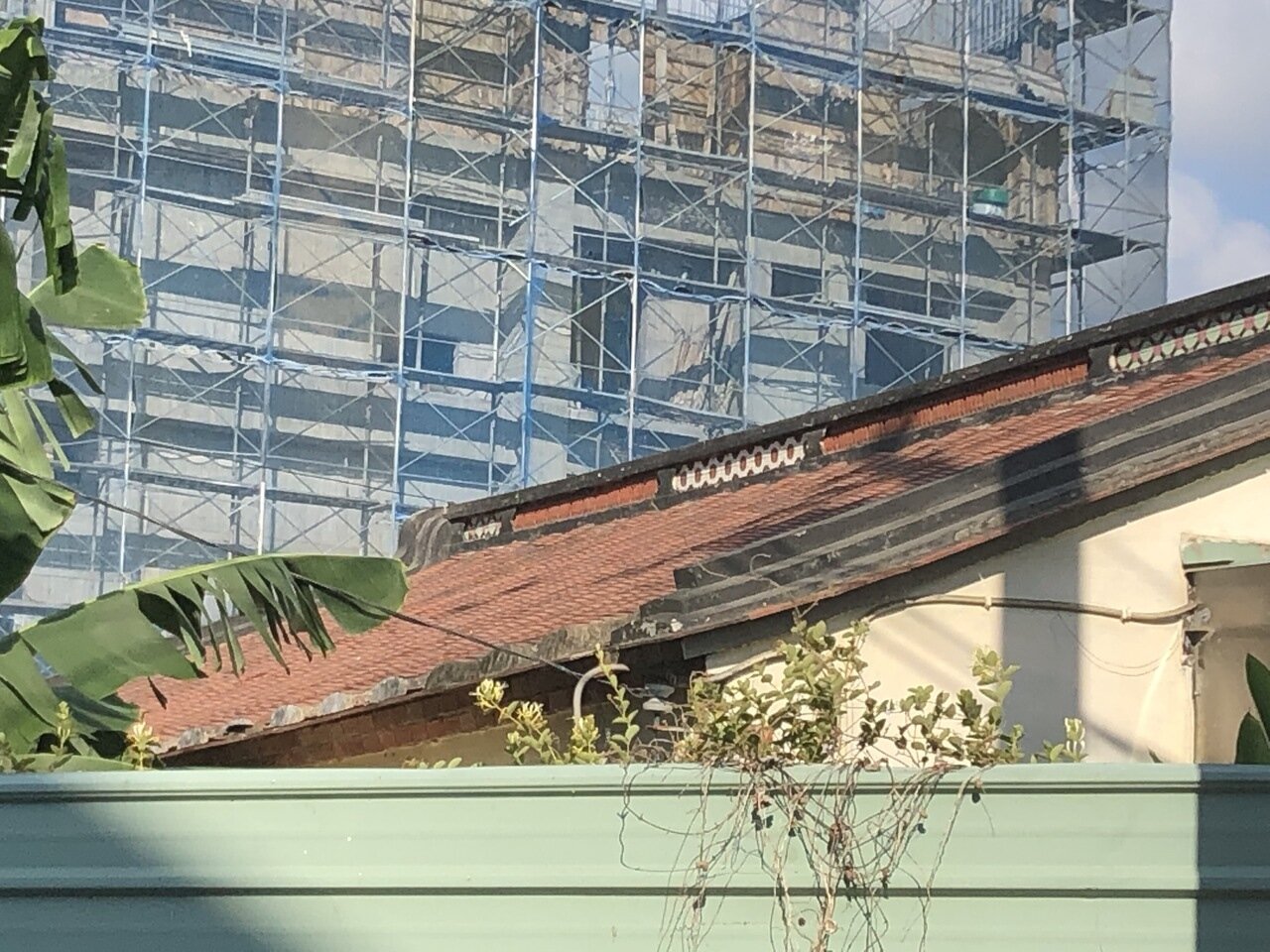 南科特定區附近善化紅磚瓦平房被高樓大廈取代。記者周宗禎/攝影