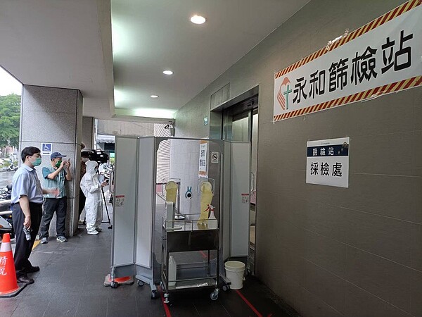 新北市永和區某里近2周傳出3例確診個案,市府機動快篩隊已經進駐,將執行連續4天的篩檢行動。圖/新北市衛生局提供