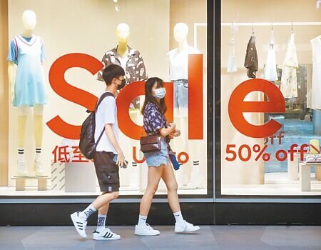 主計總處昨公布6月底受僱員工降至802.4萬人，月減9.3萬人，創歷年同期最大減幅。圖／記者范揚光攝