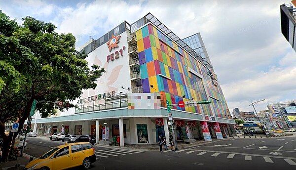 遠東百貨台北寶慶店爆出確診足跡,業者消毒停業一天。圖/截自Google Maps