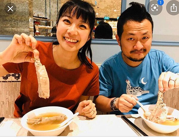 前主播周亭羽與九把刀。圖/擷自九把刀臉書