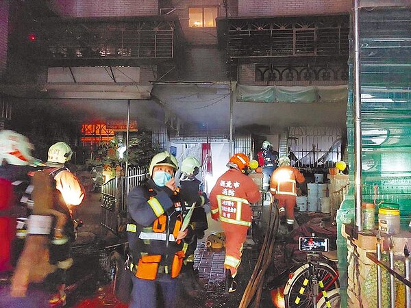 新北市三峽區民生街19巷內民宅昨凌晨發生火警,造成3死4重傷的悲劇。(新北市消防局提供/蔡雯如新北傳真)