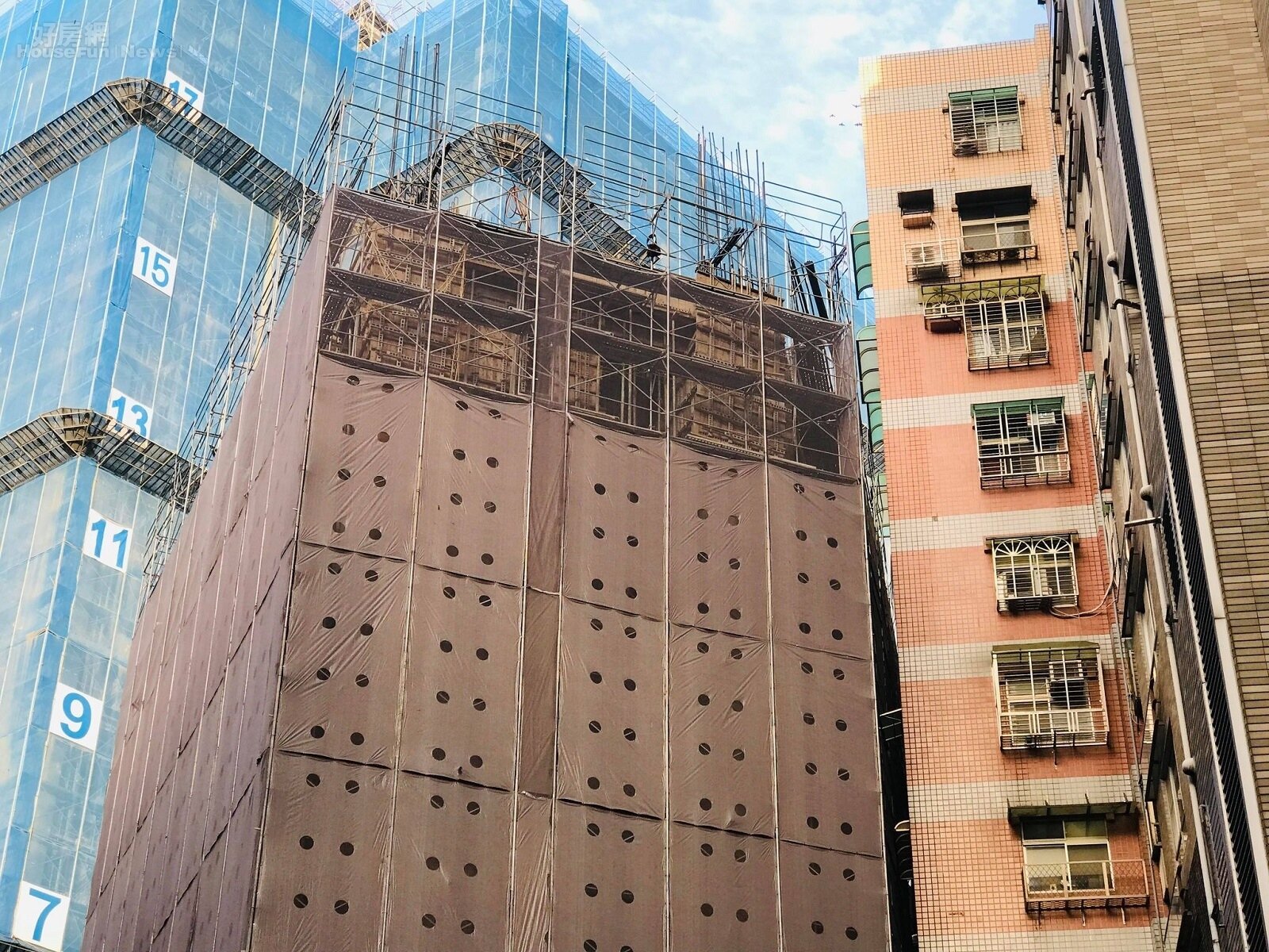 獨家 鄰距離 只有30cm 兩個月完銷建案實登揭露有價差 好房網news