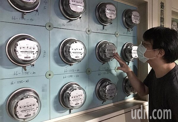 台電表示,6、7月取消夏月電價,因是在月底決定,有些帳單變更計算方式不及,將在下一期把該扣掉的夏月電價扣給用戶。 聯合報資料照片 記者胡經周/攝影
