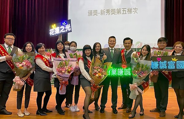 有巢氏房屋花蓮謙誠富國加盟店受惠強勢品牌力，上半年不畏疫情業績突破1,800萬元（三級警戒前拍攝）。圖／永慶房產集團提供