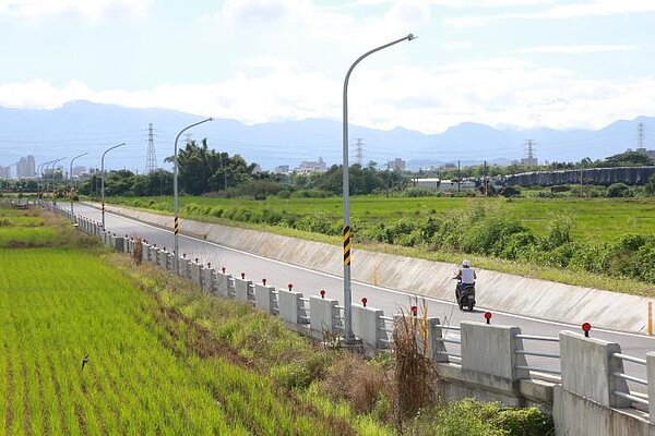 南76線菜寮橋往護鎮里道路拓寬於14日通車。圖/台南市工務局提供
