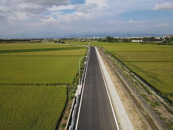 南76線菜寮橋往護鎮里道路拓寬於14日通車。圖/台南市工務局提供