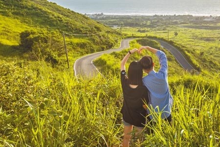 苗栗縣通霄「心形公路」成為情侶的「打卡」景點。圖／記者羅浚濱攝影