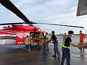 高雄桃源橋斷缺水、瓦斯用罄　居民只能用柴火燒水煮飯