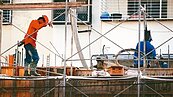 科技業重金搶工　營建業哀號