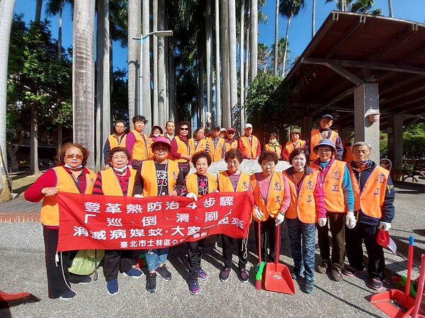 社園里的環保志工每月會固定時間掃除，以維護里內環境整潔。圖／取自「台北市鄰里服務網」網頁
