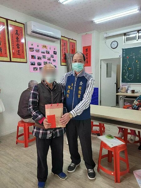 社園里於年末的寒冬送暖活動，將溫暖與物資一併傳遞給有需要的人。圖／取自「台北市鄰里服務網」網頁
