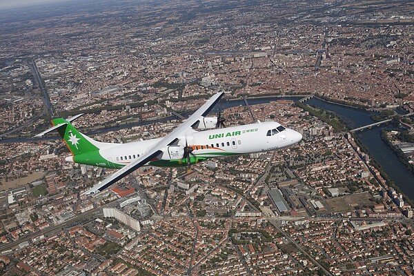 中秋有4天連假,民航局宣布澎湖、金門、馬祖三離島管制航線將提供606架次,計40,974個座位數,並自8月18日(週三)上午9時起開放訂位。 圖/立榮航空提供