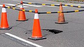 緊緊緊！高雄左營大路道路凹陷　市府火速處理