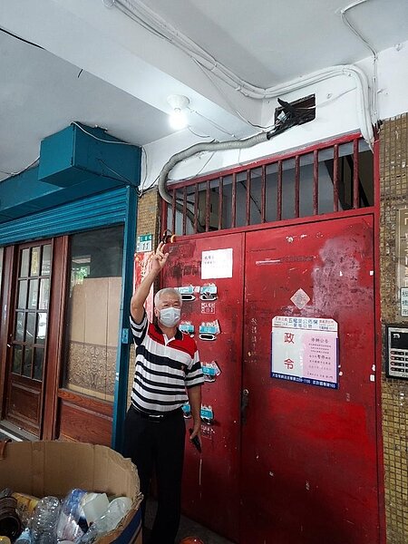 感應燈全面現代化更新。圖／鳳珠攝
