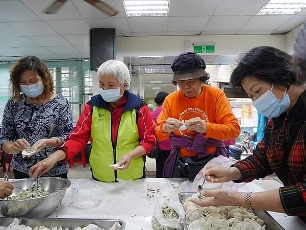 在充滿愛的環境下成長。圖／里長提供
