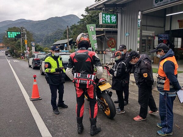 新北大型車事故較去年同期下降32%，但因疫情趨緩，人車激增，北宜事故量增加，警方表示將加強執法，防止事故發生。記者王怡蓁／翻攝