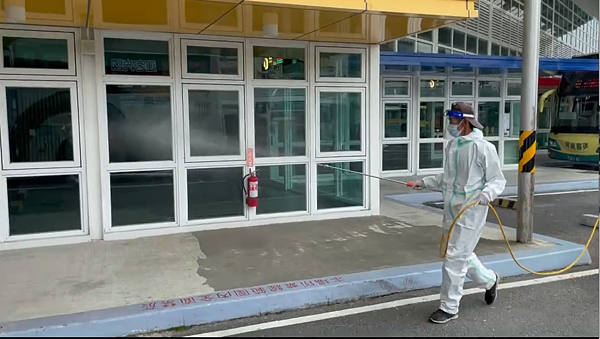 高雄市一名境外移入女性確診者案15999,8月17日預計返回印度工作前自到醫院篩檢,結果發現確診;這名確診者曾在8月12日、15日、16日、17日與親友至屏東市、潮州鎮地區活動,屏東縣政府今公布足跡,加強清消。圖/屏東縣政府提供