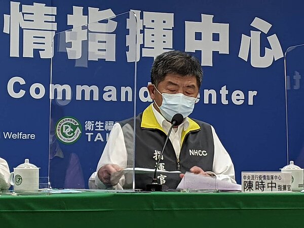 陳時中今天證實,疾管署已向食藥署申請莫德納疫苗開放12歲至17歲接種,下午就會有審查公文,將請專家小組評斷如何運用。記者謝承恩/攝影