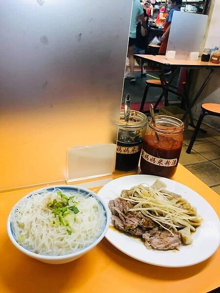 切點滷味配米粉湯。圖／里長提供
